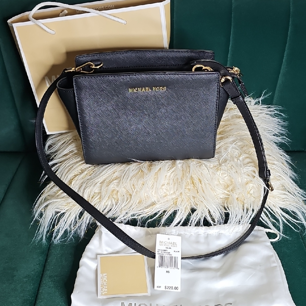 Michael Kors Elegant Black Crossbody Bag